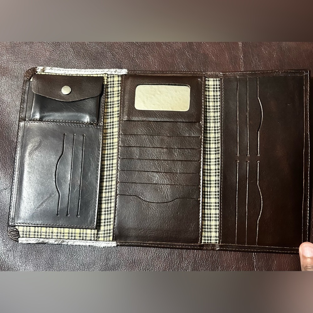 GOYAZES Brown and White Wallet with Elegant Two-Tone Western Design - Picture 2 of 6